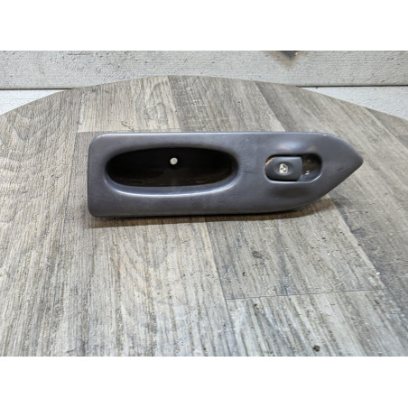 bouton leve vitre avant droit avec support vide poche renault laguna 1 7700417096