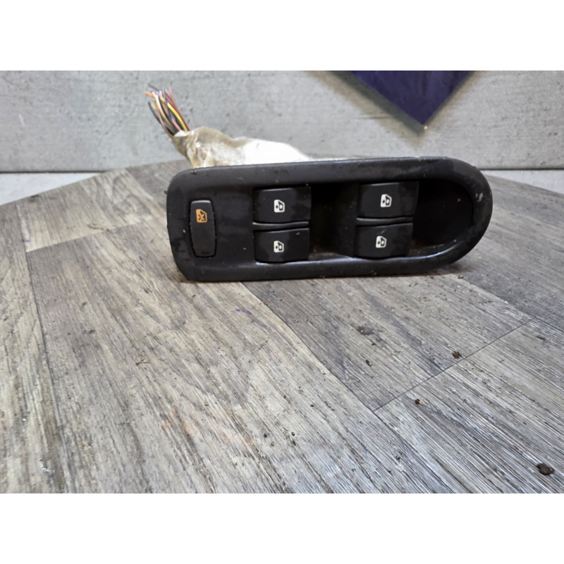 platine support bouton leve vitre electrique avant gauche conducteur renault megane scenic 2 156018070