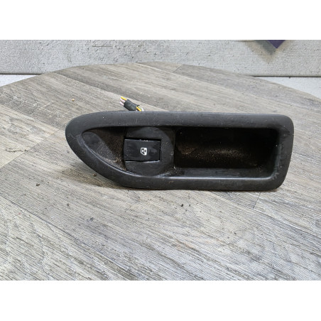 bouton leve vitre electrique plastic vide poche avant gauche LAGUNA 2 8200016014