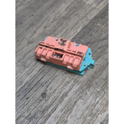 clips patte de fixation droit vitre audi