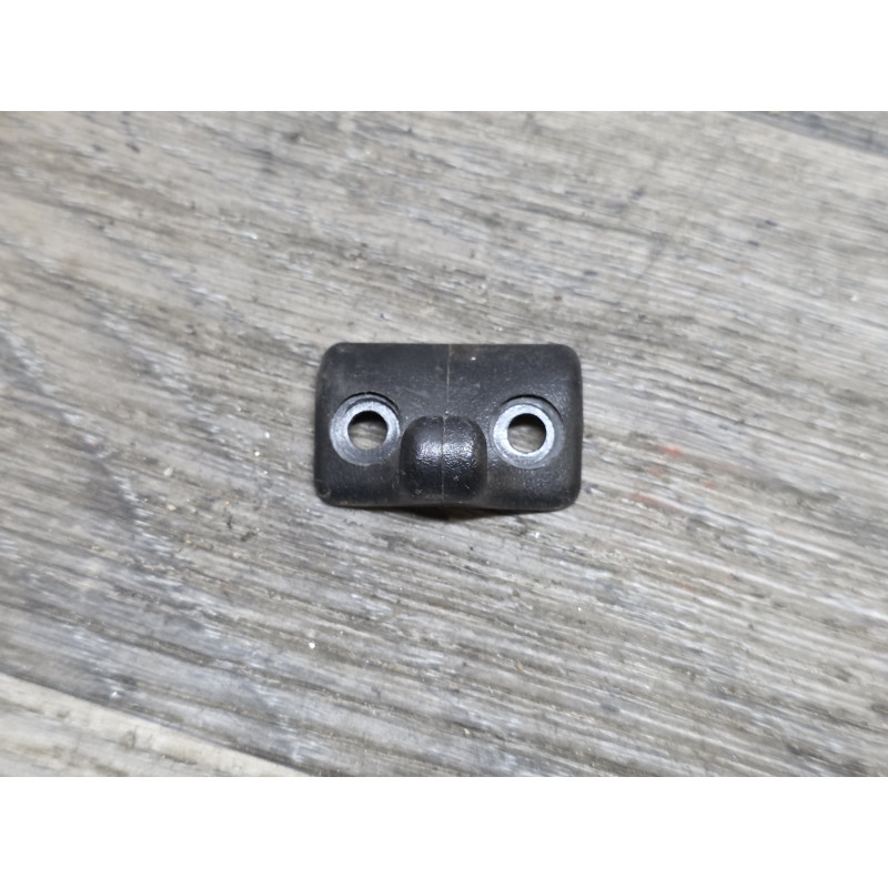 crochet de fixation audi a8 4a0861337