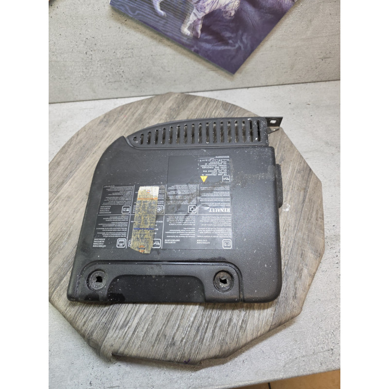 plastic cache batterie renault megane  scenic 2 8200302466