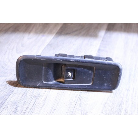 bouton interrupteur leve vitre gauche avec support  peugeot 807  citroen c8 fiat ulysse lancia phedra 14893750xt