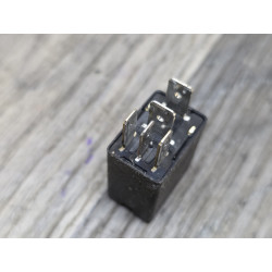 relais bitron 5 broches 12V peugeot citroen 232303