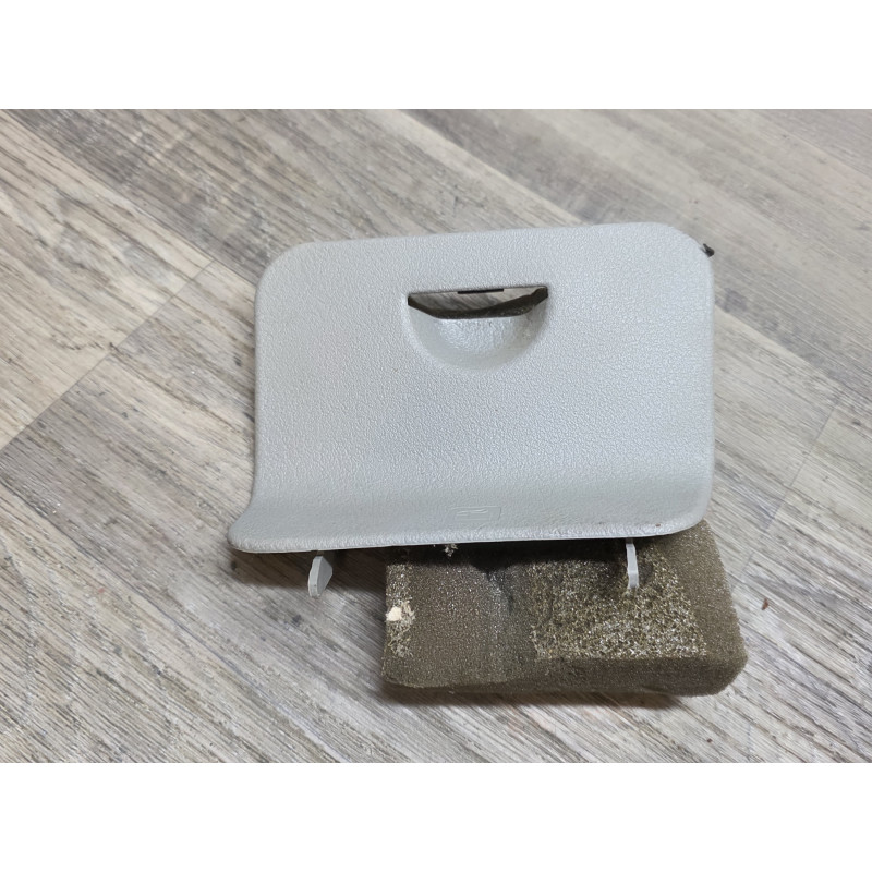 plastic trappe porte fusible tableau de bord renault megane scenic 1 7700849148