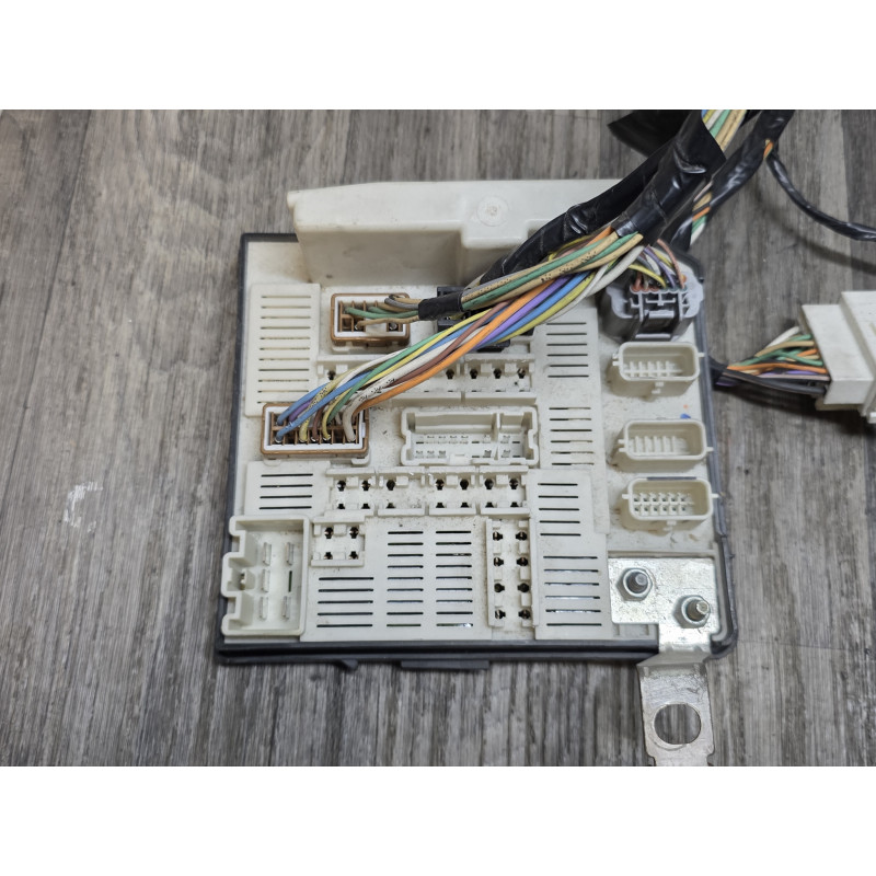 boitier calculateur BSM USM porte fusible renault scenic 2 1.5 dci 8200481866