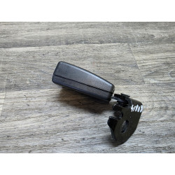 gache crochet pedoncule ceinture de securite arriere droit opel corsa D 616609200a