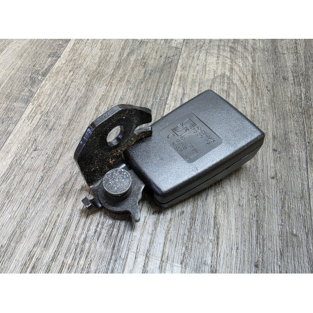 gache crochet pedoncule ceinture de securite arriere opel corsa D 604620761H