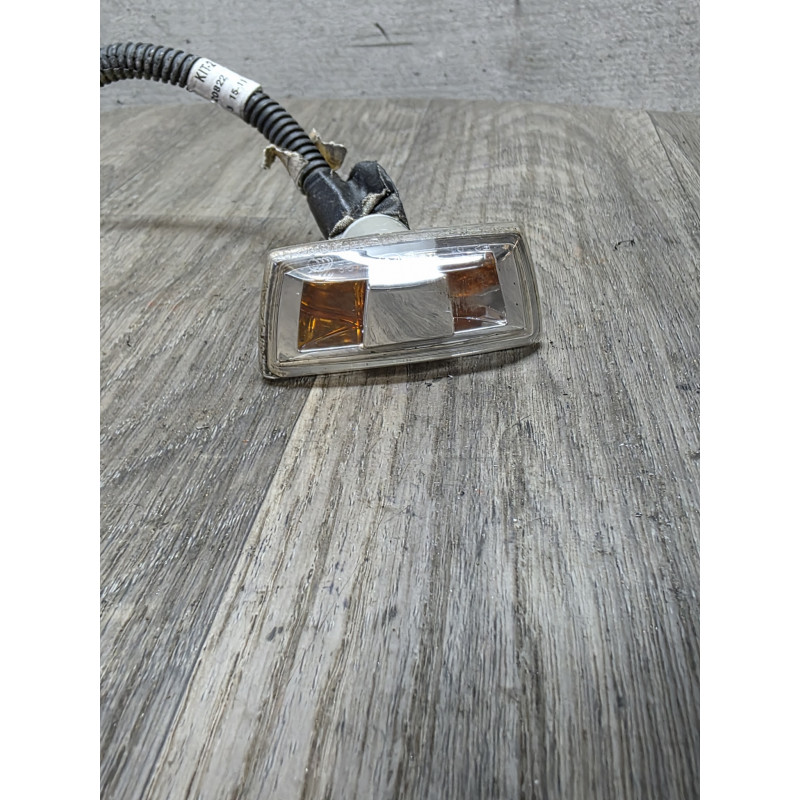 repetiteur d aile clignotant opel corsa D 13252455