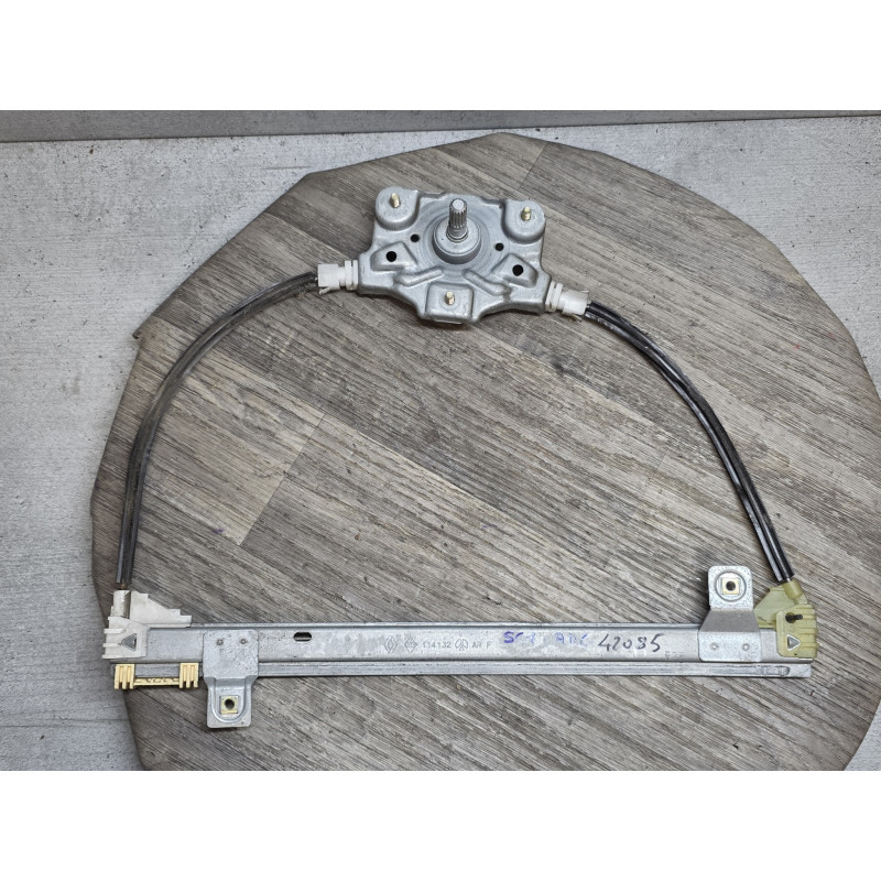 leve vitre arriere droit manuel renault megane scenic 1 114132