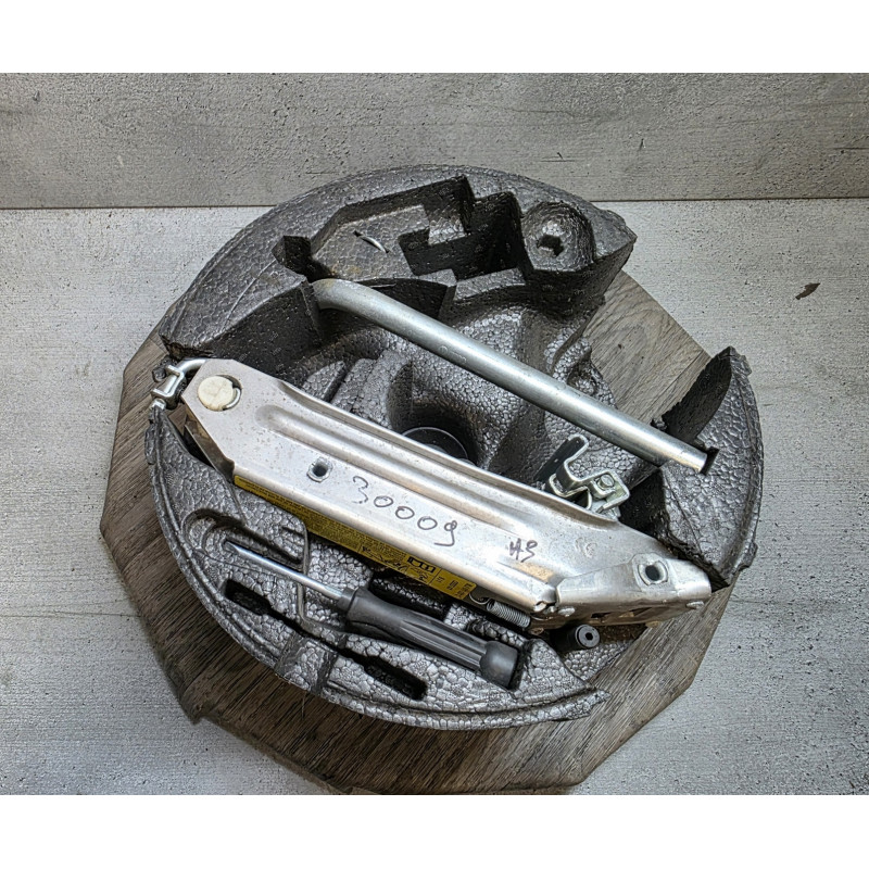 cric avec panier et accessoire audi vw volkswagen seat skoda 8L00011031 A