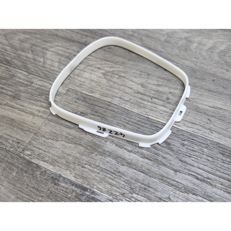 contour plastic fixation soufflet levier de vitesse Renault scenic 3 0102389