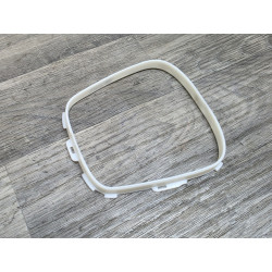 contour plastic fixation soufflet levier de vitesse Renault scenic 3 0102389