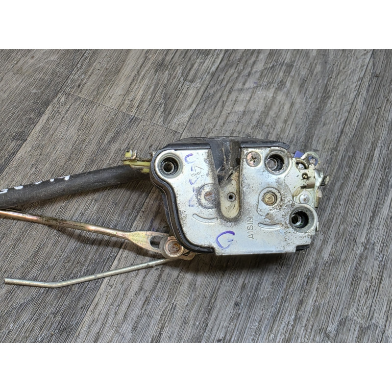 gache de porte avant gauche toyota corolla daihatsu