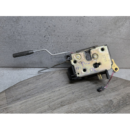 gache de porte arriere droit fiat punto 1