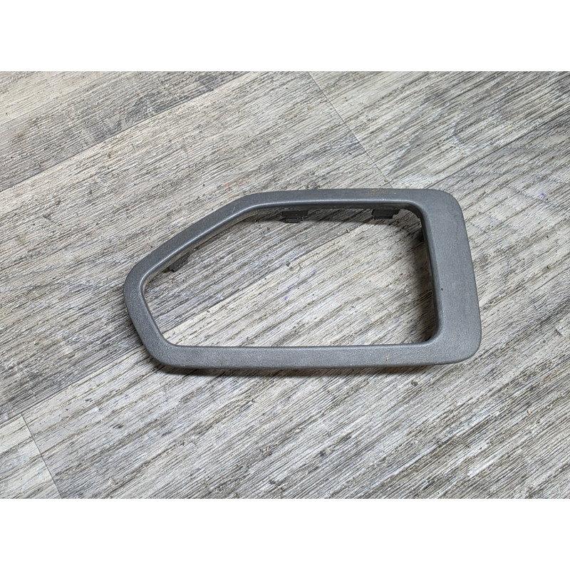 cache plastic contour de poignee interieur avant gauche peugeot 306 p306 9612536477