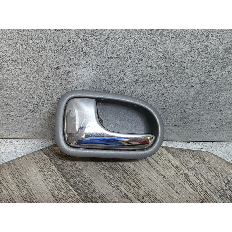 poignee ouverture porte interieur gauche mazda 323 F
