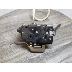 gache de porte avant gauche AUDI S6 2000 4B1837015 B