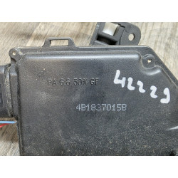 gache de porte avant gauche AUDI S6 2000 4B1837015 B