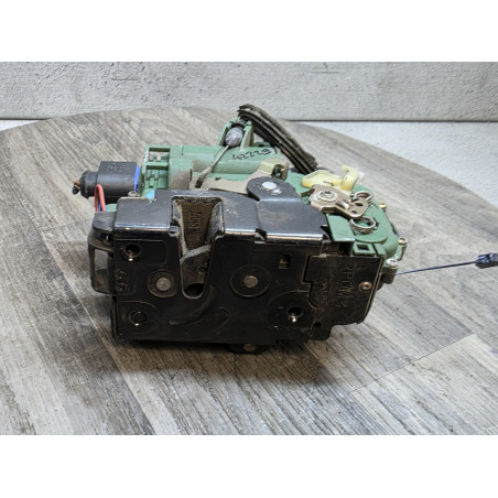 gache de porte avant droit audi a6 3B1837016BQ