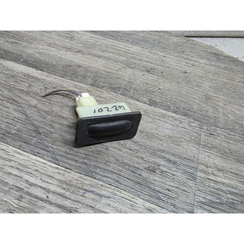 bouton commande electrique ouverture coffre hayon renault 8200000900