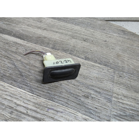bouton commande electrique ouverture coffre hayon renault 8200000900