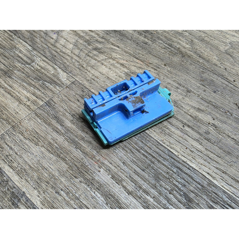 clips patte de fixation gauche vitre audi