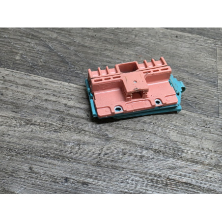 clips patte de fixation gauche vitre audi