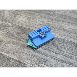 clips patte de fixation droit vitre audi