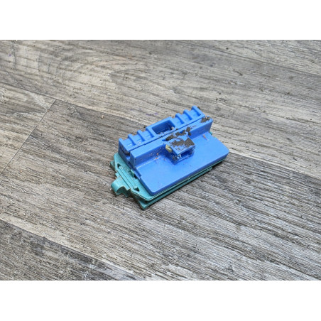 clips patte de fixation droit vitre audi