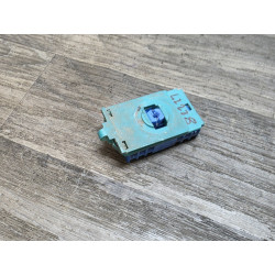 clips patte de fixation droit vitre audi