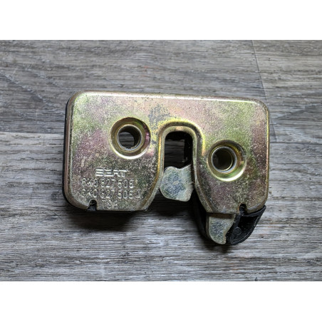 gache de hayon VW VOLKSWAGEN seat  6N0827505 A