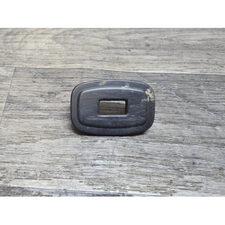 Enjoliveur de trappe vide poche pied conducteur renault scenic 3