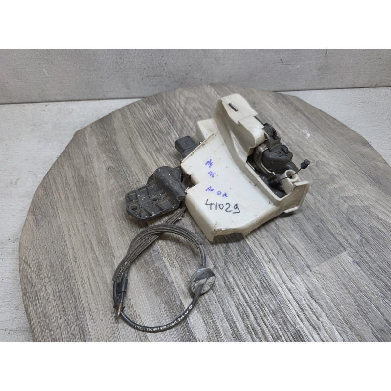 gache porte avant droit volkswagen passat 2000 3B0837085 3b0837868