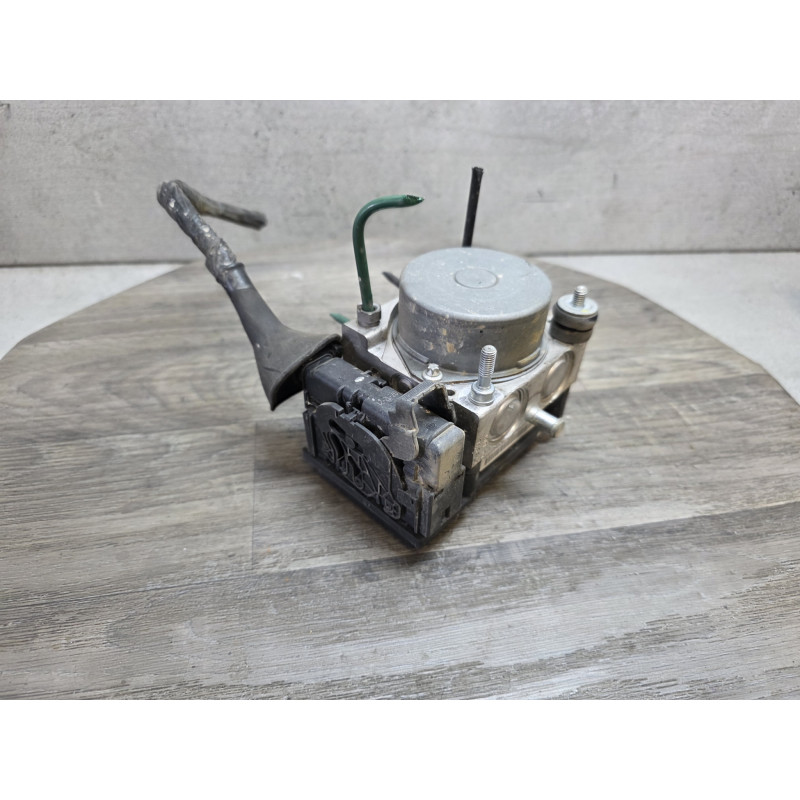 boitier abs renault clio 3 8200747140