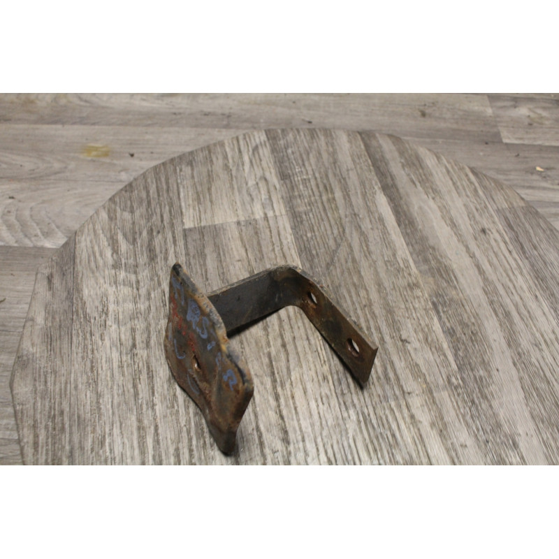 patte fixation parechoc avant gauche renault master
