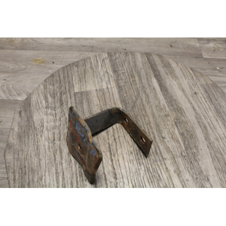 patte fixation parechoc avant gauche renault master