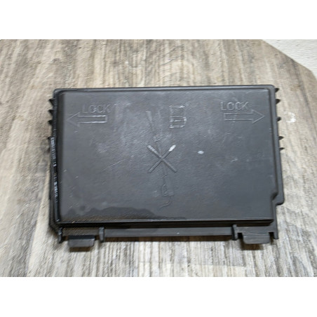 couvercle plastic boite a fusible opel corsa D 13246936