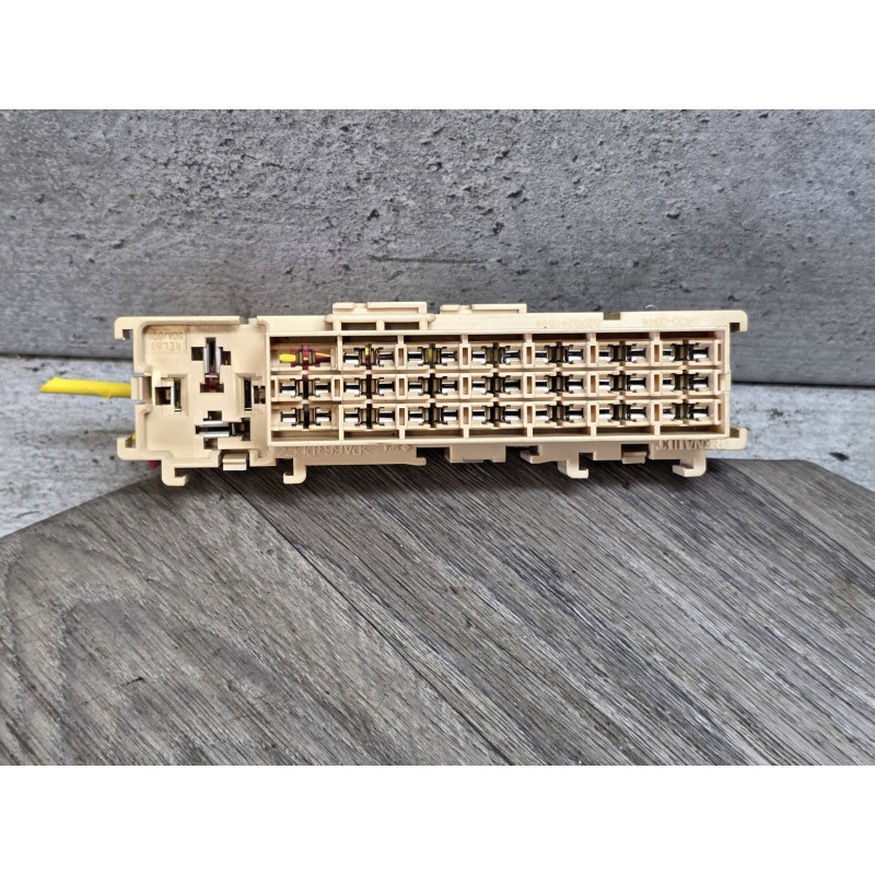 platine support fusible et relais renault clio 3 8200241944