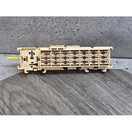 platine support fusible et relais renault clio 3 8200241944