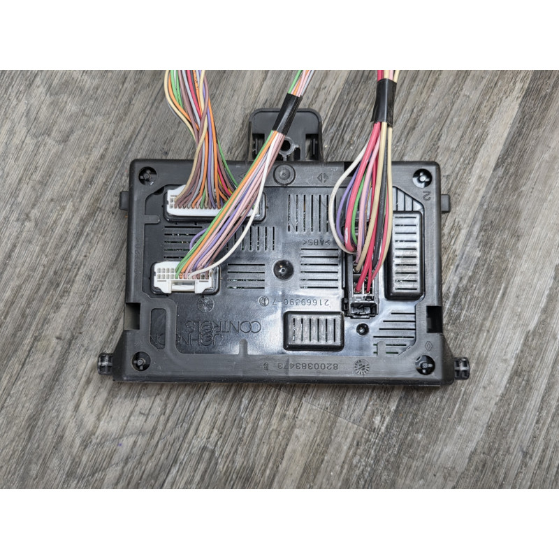 calculateur boitier electronique moteur UCE UCH BCM renault 8200652287