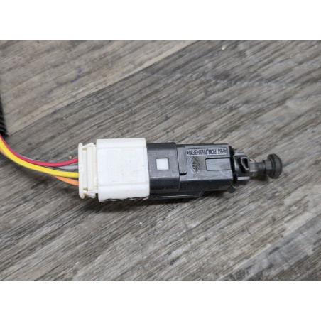contacteur pedale de frein renault 8200276361