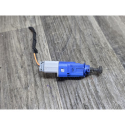 contacteur pedale embrayage renault 8200276359