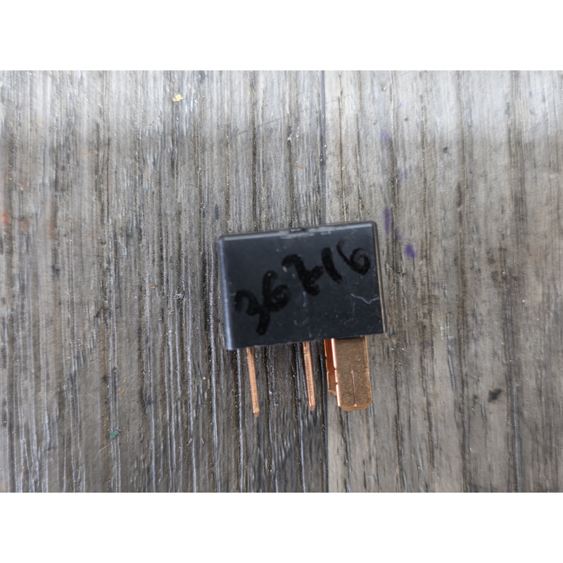 micro relais 4 broches cartier 12v 30A renault nissan dacia acv31112 m04