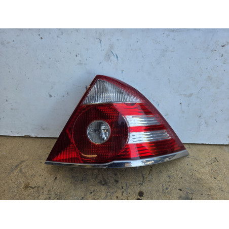 feu arriere droit ford mondeo MK2 1S7113404A