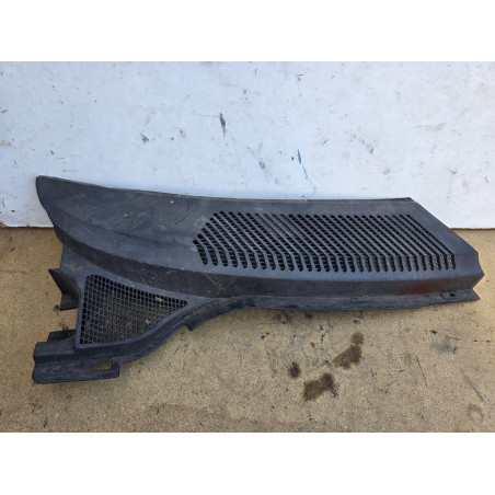 plastic baie de pare brise avant droit  renault scenic 1 phase 2 8200050331