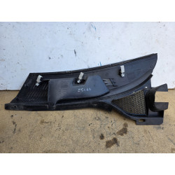 plastic baie de pare brise avant droit  renault scenic 1 phase 2 8200050331