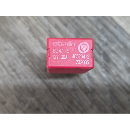 Relais rouge 4 broches 12V 30A FIAT LANCIA 70250 46520412