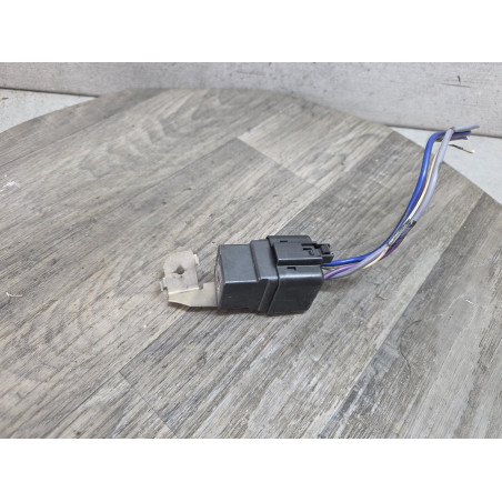 relais tyco 12V 30A  5 broches avec prise alfa romeo 60698861  V23136-A1001-X65