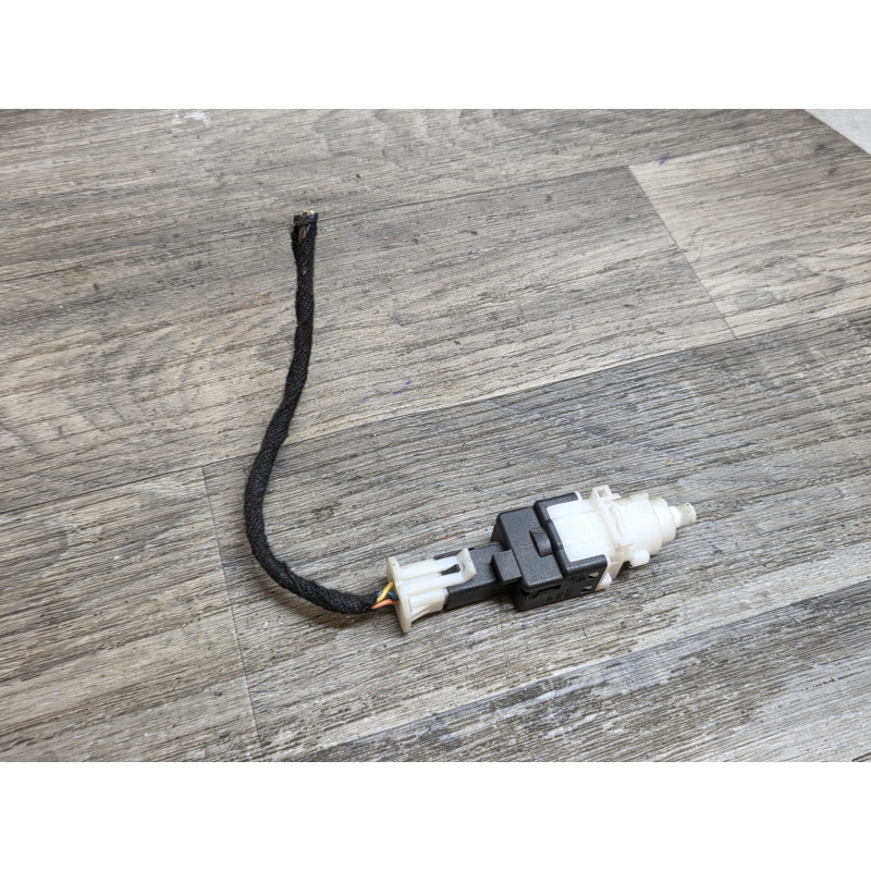 contacteur feux stop alfa romeo 159 46840510